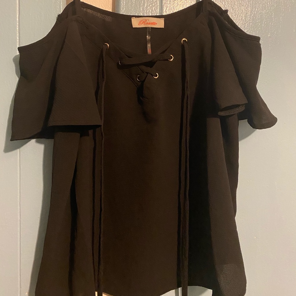 🐚Off the shoulder black top